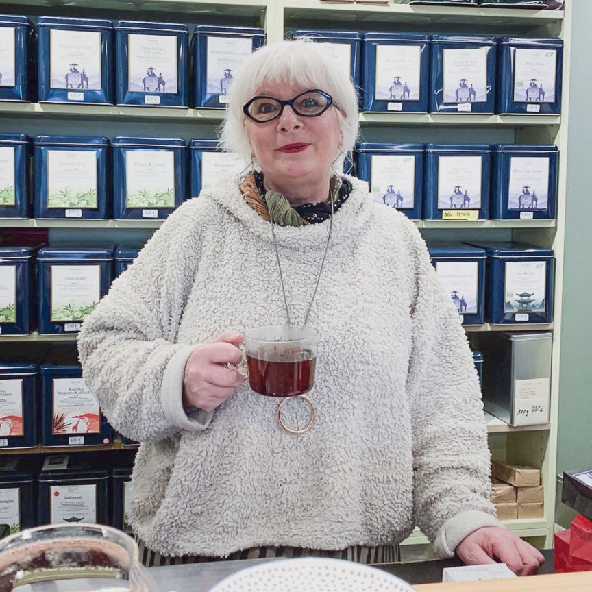 Birtgit Quentmeier, Inhaberin Tee & Kännchen, im Laden